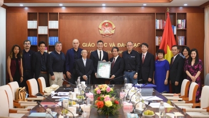 推动越南与瑞士、德国教育培训合作