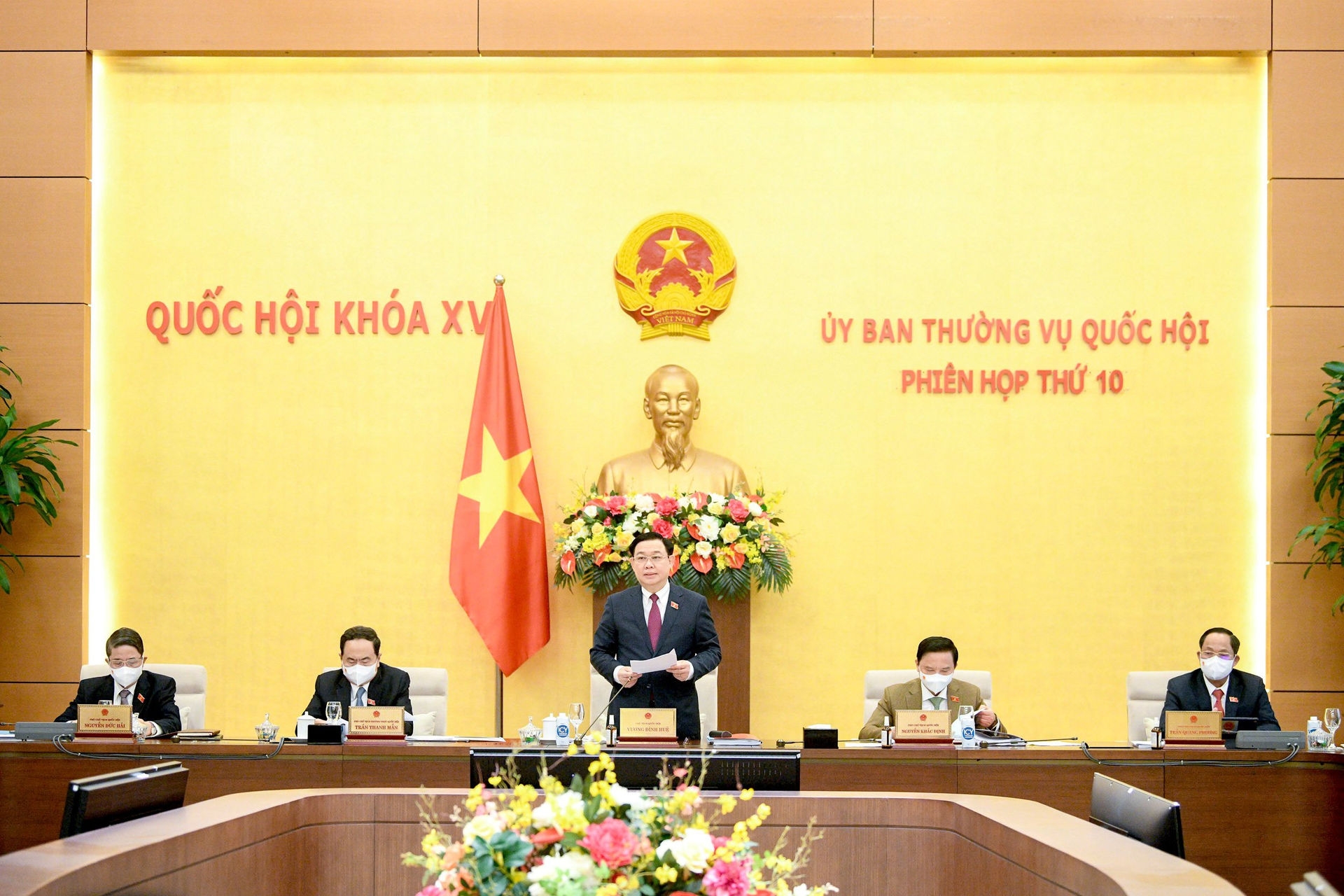 越南国会主席在会议上致辞。 越南国会主席在会议上致辞。