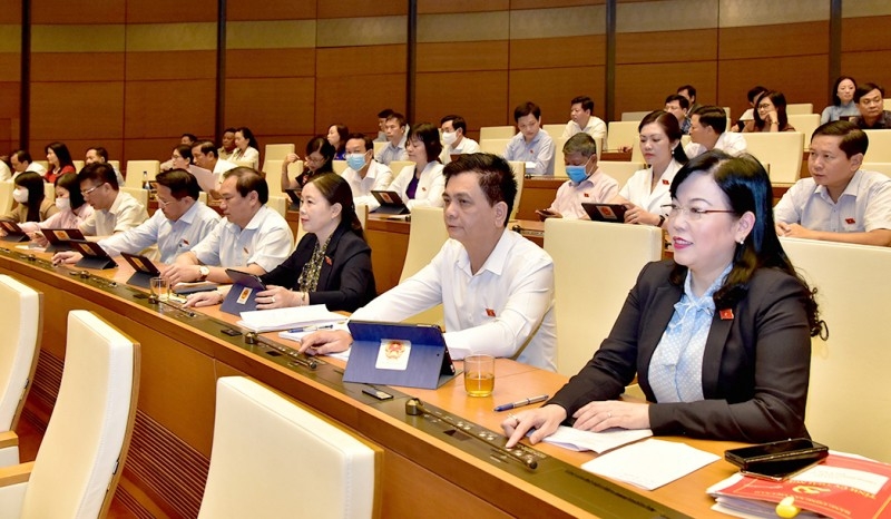 个代表表决通过关于批准国家预算决算的决议。 个代表表决通过关于批准国家预算决算的决议。