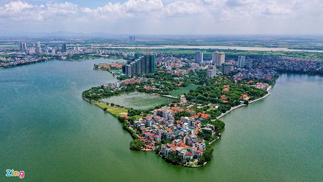 西湖是河内市中心最大的天然湖泊,面积500多公顷,周长约14.8公里。 西湖是河内市中心最大的天然湖泊,面积500多公顷,周长约14.8公里。
