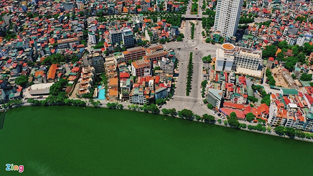 西湖的一个角落。这里周围都是几十年来存在的低层住宅区,景观几乎没有变化。 西湖的一个角落。这里周围都是几十年来存在的低层住宅区,景观几乎没有变化。