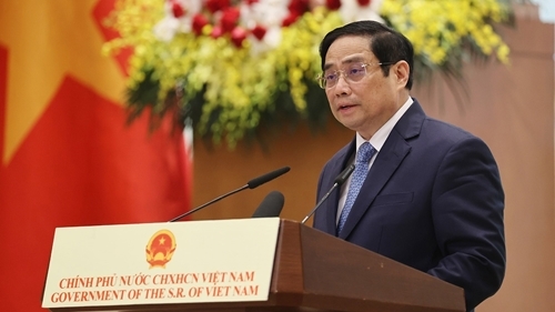 越南政府总理范明政在纪念典礼上发言 越南政府总理范明政在纪念典礼上发言