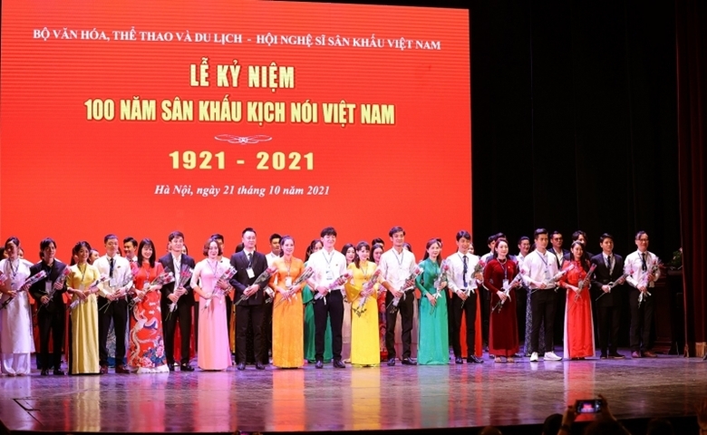 越南戏剧艺术家协会隆重举办纪念越南话剧艺术100周年系列活动 越南戏剧艺术家协会隆重举办纪念越南话剧艺术100周年系列活动