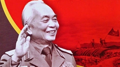 越南政府总理范明正出席敬香缅怀武元甲大将的仪式