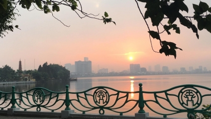 欣赏越南河内西湖的景色