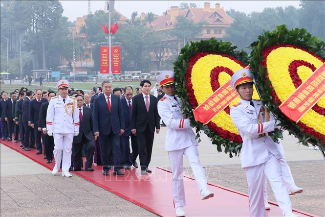 Lãnh đạo Đảng, Nhà nước viếng Chủ tịch Hồ Chí Minh nhân kỷ niệm 96 năm Ngày thành lập Đảng