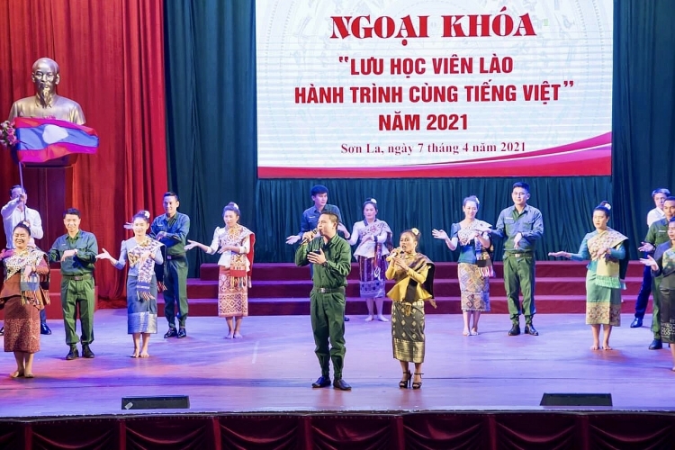 ໂຄງການນອກຫຼັກສູດເພື່ອຍົກສູງຄຸນນະພາບການກໍ່ສ້າງພາສາຫວຽດໃຫ້ນັກສຶກສາລາວ ຢູ່ ເຊີນລາ.