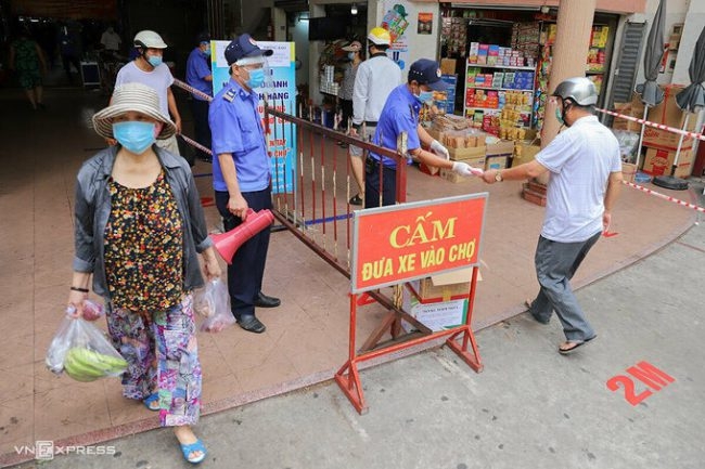 Da Nang reapplies market entrance tickets amid resurgence of Covid community cases Da Nang reapplies market entrance tickets amid resurgence of Covid community cases