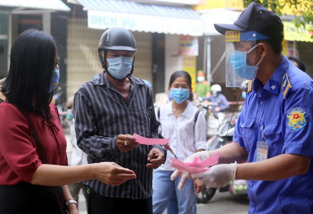 Da Nang reapplies market entrance tickets amid resurgence of Covid community cases Da Nang reapplies market entrance tickets amid resurgence of Covid community cases