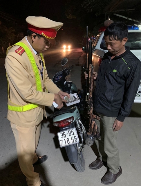 Thanh Hóa: Kiểm tra nồng độ cồn phát hiện súng tự chế thanh hoa kiem tra nong do con phat hien sung tu che