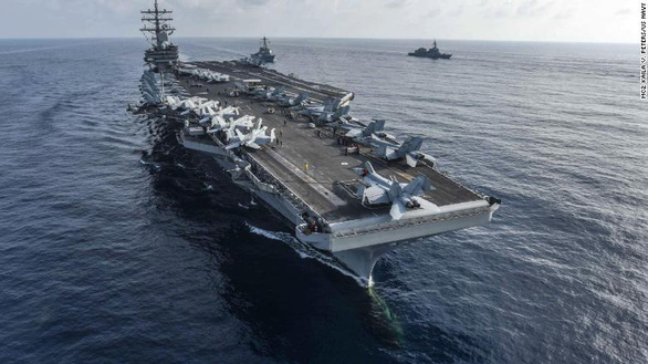 Tàu sân bay USS Ronald Reagan và tàu khu trục có tên lửa dẫn đường USS Milius phối hợp với các tàu của Lực lượng phòng vệ biển Nhật Bản - Ảnh: U.S. NAVY 3813 tau san bay 15938242321941254351646