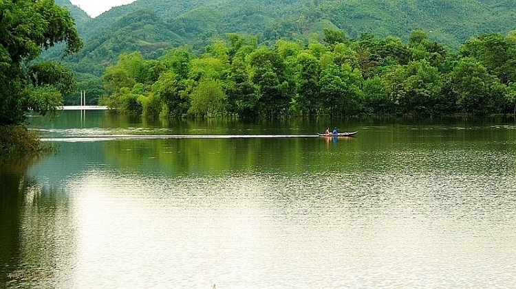 10 ສະຖານ​ທີ່​ທ່ອງ​ທ່ຽວ​ທີ່​ມີ​ຊື່​ສຽງ​ຂອງ 