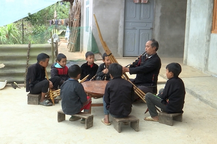 ສຽງແຄນທີ່ຈັບອົກຈັບໃຈຂອງຊາວເຜົ່າມົ້ງ ຢຸ່ບັກຮ່າ