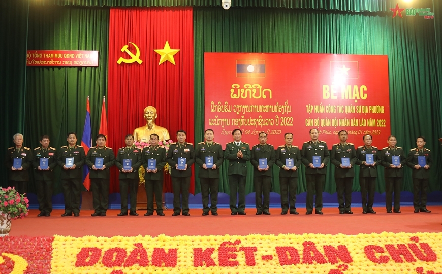 ປິດຊຸດຝຶກອົບຮົມວຽກງານການທະຫານທ້ອງຖິ່ນໃຫ້ແກ່ກອງທັບປະຊາຊົນລາວ ປິດຊຸດຝຶກອົບຮົມວຽກງານການທະຫານທ້ອງຖິ່ນໃຫ້ແກ່ກອງທັບປະຊາຊົນລາວ