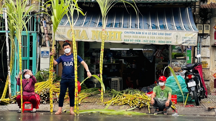 ຕະຫຼາດ​ອ້ອຍເຫຼືອງ “ຂວັນ” ​ຟ້າແຖນ ທີ່​ເປັນ​ເອກະລັກ​ສະ​ເພາະ​ຢູ່​ ​ໄຊ​ງ່ອນ, ເປີດ​​ປີ​ລະ​ເທື່ອ 1