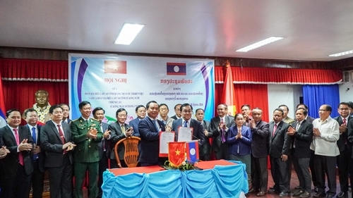 ພິທີລົງນາມບົດບັນທຶກຊ່ວຍຈຳວ່າດ້ວຍການຮ່ວມມື ລະຫວ່າງແຂວງກວາງຈິ ກັບແຂວງເຊກອງ