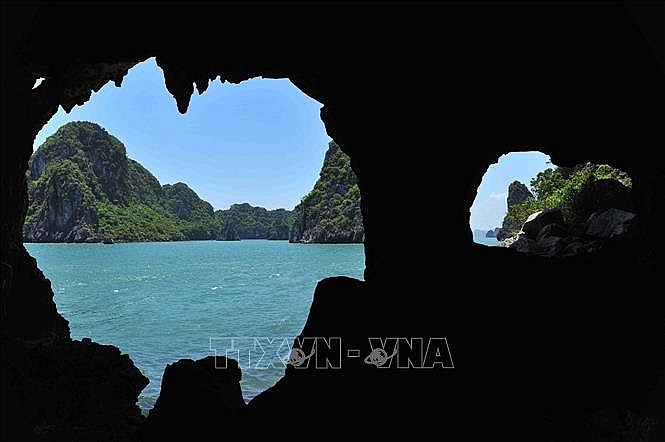 ຄົ້ນຫາອ່າວຮ້າລອງ - ສິ່ງມະຫັດສະຈັນການທ່ອງທ່ຽວທຳມະຊາດໂລກ