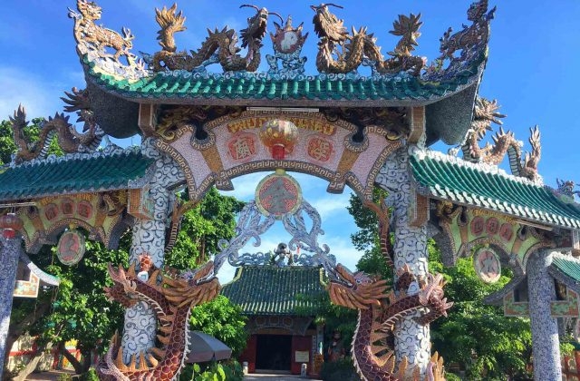 ໄປທ່ຽວໃສໃນທ້າຍອາທິດ: ເຊັກອິນວັດເກົ່າແກ່ 300 ປີ ຕັ້ງຢູ່ກາງແມ່ນ້ຳ ໄປທ່ຽວໃສໃນທ້າຍອາທິດ: ເຊັກອິນຫໍບູຊາເກົ່າແກ່ ອາຍຸ 300 ປີ ຕັ້ງຢູ່ກາງແມ່ນ້ຳ