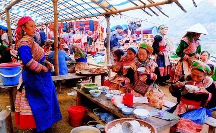 ຫຼົງໄຫຼກັບ​ຕະ​ຫຼາດ​ທີ່​ມີ​ຊື່​ສຽງ​ຂອງ​ດິນ​ແດນ ບັກຮ່າ
