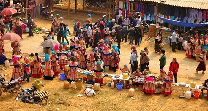 ຫຼົງໄຫຼກັບ​ຕະ​ຫຼາດ​ທີ່​ມີ​ຊື່​ສຽງ​ຂອງ​ດິນ​ແດນ ບັກຮ່າ
