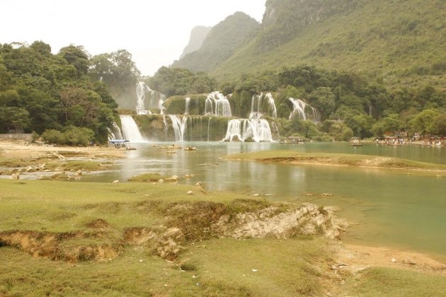 ຊົມນ້ຳຕົກຕາດທີ່ສວຍງາມ ແລະມະຫັດສະຈັນ ຊົມນ້ຳຕົກຕາດທີ່ສວຍງາມ ແລະມະຫັດສະຈັນ