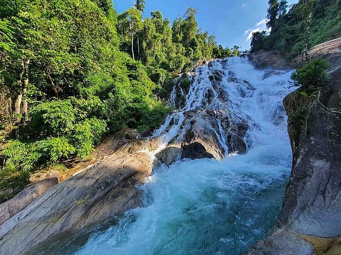 ຊົມນ້ຳຕົກຕາດທີ່ສວຍງາມ ແລະມະຫັດສະຈັນ ຊົມນ້ຳຕົກຕາດທີ່ສວຍງາມ ແລະມະຫັດສະຈັນ
