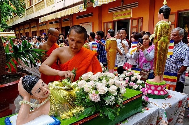 ປະທານແນວໂຮມປະເທດຊາດ ອວຍພອນພໍ່ແມ່ປະຊາຊົນຊາວຂະແມ ເນື່ອງໃນໂອກາດບຸນເຕັດ Chol Chnam Thmay ປະທານແນວໂຮມປະເທດຊາດ ອວຍພອນພໍ່ແມ່ປະຊາຊົນຊາວຂະແມ ເນື່ອງໃນໂອກາດບຸນເຕັດ Chol Chnam Thmay