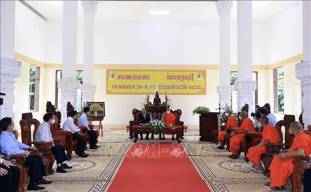 ທ່ານປະທານປະເທດ ຫງວຽນຊວນຟຸກ ອວຍພອນບຸນປີໃໝ່ Chol chnam thmay