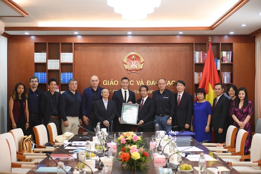 ຊຸກຍູ້​ການ​ຮ່ວມ​ມື​ດ້ານ​ການ​ສຶກສາ - ບຳລຸງ​ສ້າງ​ລະຫວ່າງ ຫວຽດນາມ - ສະ​ວິດ ​ແລະ ​ເຢຍລະ​ມັນ