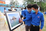 ງານ​ວາງສະ​ແດງ​ຮູບ​ພາບ​ກ່ຽວ​ກັບ​ໄວ​ໜຸ່ມ ​ແລະ ອະທິປະ​ໄຕ​ເຂດ​ທະ​ເລ ​ແລະ ໝູ່​ເກາະ ຢູ່ຮ່າ​ຢາງ