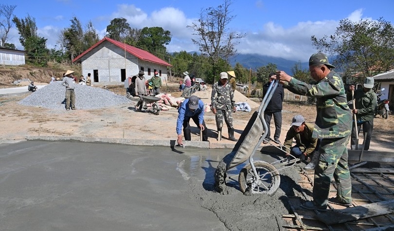 ຊ່ວຍເປະຊາຊົນປະເທດເພື່ອນມິດລາວ ຍົກສູງຄຸນນະພາບການດຳລົງຊີວິດ ແລະປົກປັກຮັກສາຊາຍແດນ