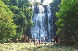 ພູພຽງ ຢີລີງ ທີ່​ສວຍ​ງາມ​ໄດ້​ດຶງ​ດູດ​ໄວ​ໜຸ່ມມາທ່ຽວເປັນຈໍານວນຫຼວງຫຼາຍ