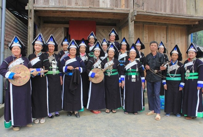 ເຄື່ອງ​ນຸ່ງ​ທີ່​ເປັນ​ເອ​ກະ​ລັກ​ຂອງ​ຊາວປາຢິ໊