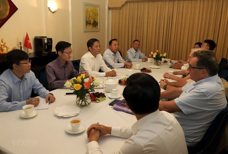 ຫ​ວຽດ​ນາມ - ອັງ​ກິດ​ເພີ່ມ​ທະ​ວີ​ການ​ຮ່ວມ​ມື​ໃນ​ຂົງ​ເຂດ​ປ້ອງ​ກັນ​ຕ້ານ​ການ​ປ່ຽນ​ແປງ​ຂອ​ງ​ດິນ​ຟ້າ​ອາ​ກາດ
