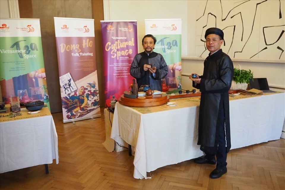 ຫຼາຍ​ຮູບ​ແບບ​ສິ​ລະ​ປະ​ທີ່​ເປັນ​ເອ​ກະ​ລັກ​ສະ​ເພາະ​ຂອງ​ຫວຽດ​ນາມ ໄດ້​ນຳ​ສະ​ເໜີ ​ຢູ່ ໂອຕຣິດ