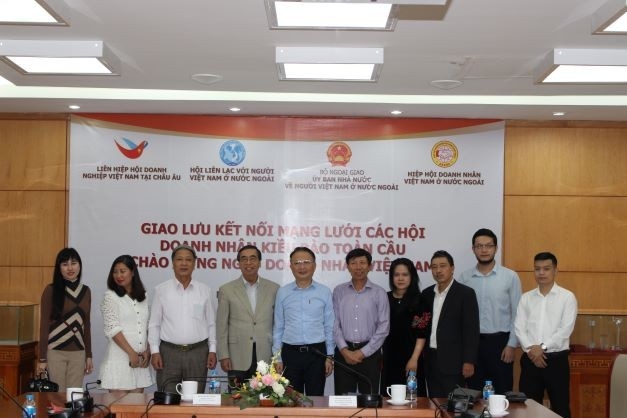 ງານ​ພົບ​ປະ​ແລກປ່ຽນ​ວິ​ສາ​ຫະກິດຊາວ​ຫວຽດນາມ ຢູ່ຕ່າງປະເທດ ​ເພື່ອ​ສະ​ເຫຼີ​ມສະຫຼອງ​ວັນນັກທຸລະກິດ​ຫວຽດນາມ