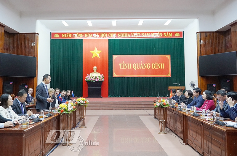 ການນໍາແຂວງກວາງບິ່ງ ເຮັດວຽກກັບຄະນະຜູ້ແທນລາວ ແລະ ອົດສະຕາລີ ປະຈຳຫວຽດນາມ ການນໍາແຂວງກວາງບິ່ງ ເຮັດວຽກກັບຄະນະຜູ້ແທນລາວ ແລະ ອົດສະຕາລີ ປະຈຳຫວຽດນາມ
