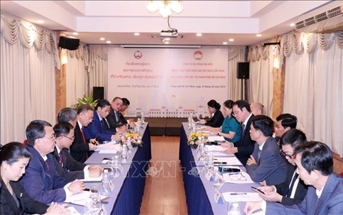 ແລກປ່ຽນປະສົບການກ່ຽວກັບກະສິກໍາ, ອຸດສາຫະກໍາ ແລະທ່ອງທ່ຽວກັບລາວ