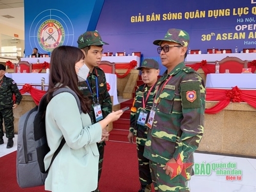 ຢູ່ນອກ AARM-30 ຢູ່ ຫວຽດນາມ: ເວົ້າພາສາຫວຽດ ເກັ່ງຄືຄະນະນັກຍິງປືນລາວ