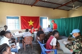 ນັກຮົບໝວກເບເລສີຟ້າຫວຽດນາມ ກວດພະຍາດໃຫ້ຄູອາຈານຢູ່ Abyei