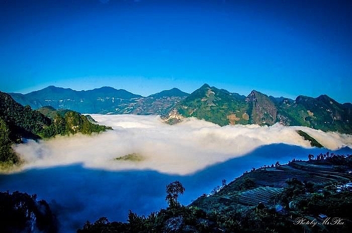 ໄປ​ດ້ຽນບຽນ​ ຊົມ​ທະເລ​ເມກ​ຂາວ​ທີ່ໄຫຼ​ລອຍ​ຢູ່​ລະຫວ່າງ​ສະຫວັນ ​ແລະ​ແຜ່ນດິນ​