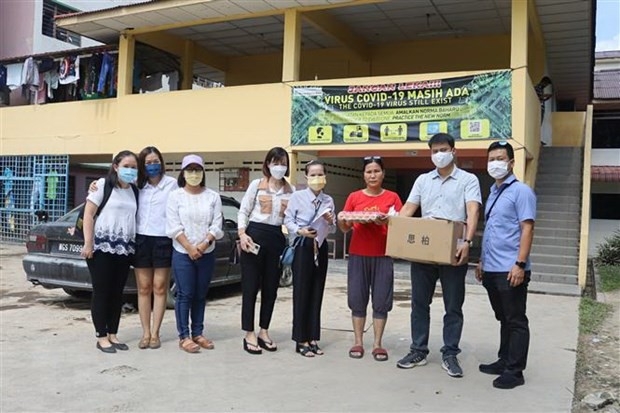 ​ຊ່ວຍເຫຼືອ​ຊາວຫວຽດ​ນາມ ອາໄສຢູ່ມາ​ເລ​ເຊຍ ທີ່​ຖືກ​ຜົນ​ກະ​ທົບ​ຈາກ​ໄພ​ນ້ຳ​ຖ້ວມ