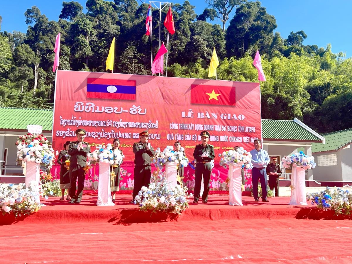 ບັນດາການເຄື່ອນໄຫວໃນລາຍການພົບປະແລກປ່ຽນມິດຕະພາບປ້ອງກັນຊາດເຂດຊາຍແດນ ຫວຽດນາມ - ລາວ - ກຳປູເຈຍ ຄັ້ງທີ 1 ບັນດາການເຄື່ອນໄຫວໃນລາຍການພົບປະແລກປ່ຽນມິດຕະພາບປ້ອງກັນຊາດເຂດຊາຍແດນ ຫວຽດນາມ - ລາວ - ກຳປູເຈຍ ຄັ້ງທີ 1