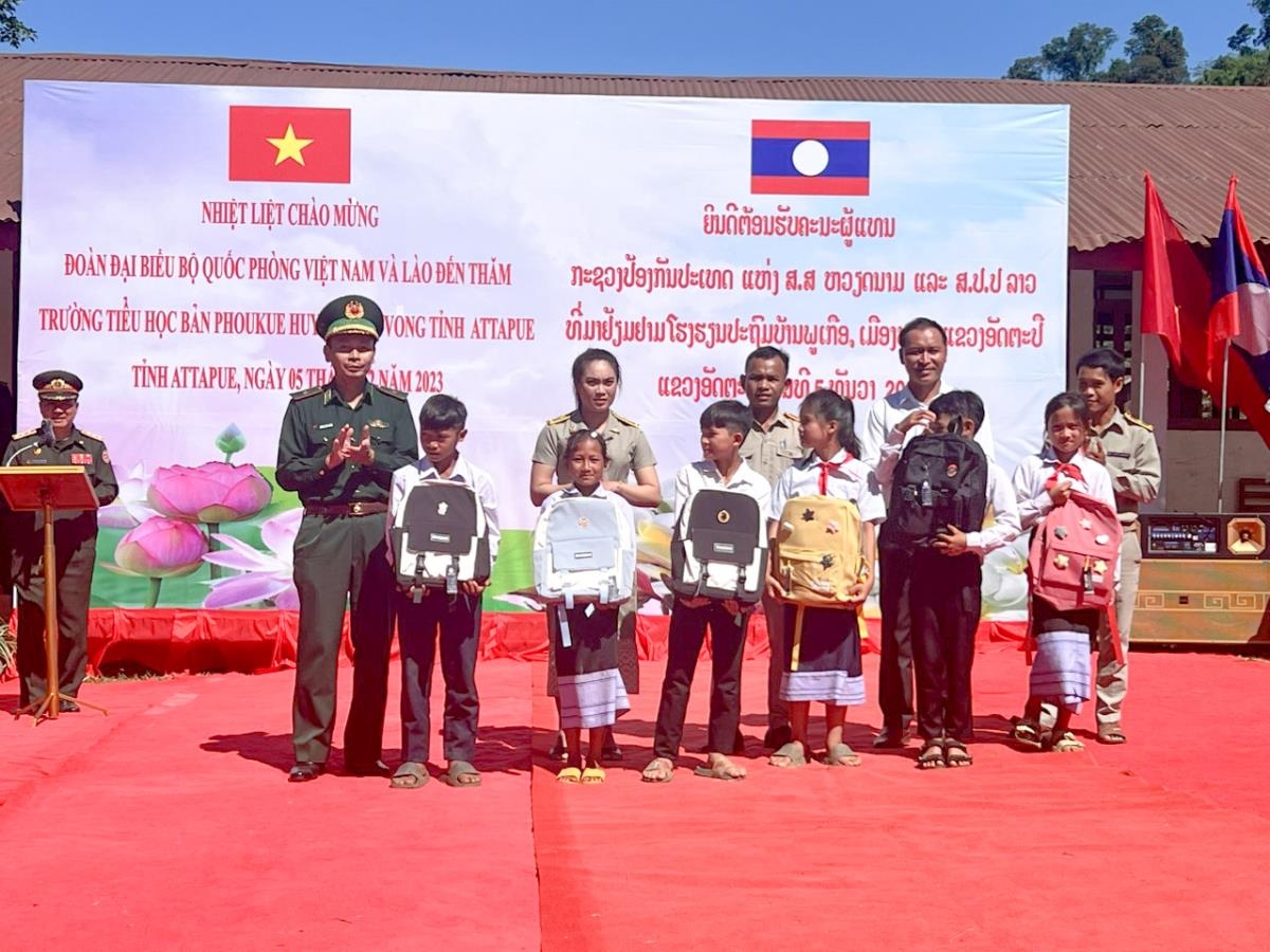 ບັນດາການເຄື່ອນໄຫວໃນລາຍການພົບປະແລກປ່ຽນມິດຕະພາບປ້ອງກັນຊາດເຂດຊາຍແດນ ຫວຽດນາມ - ລາວ - ກຳປູເຈຍ ຄັ້ງທີ 1 ບັນດາການເຄື່ອນໄຫວໃນລາຍການພົບປະແລກປ່ຽນມິດຕະພາບປ້ອງກັນຊາດເຂດຊາຍແດນ ຫວຽດນາມ - ລາວ - ກຳປູເຈຍ ຄັ້ງທີ 1