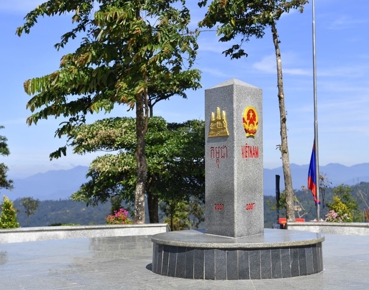 ຫຼັກໝາຍຊາຍແດນສາມປະເທດແຫ່ງຄວາມໄວ້ເນື້ອເຊື່ອໃຈ, ຄວາມສາມັກຄີມິດຕະພາບ ຫວຽດນາມ - ລາວ - ກຳປູເຈຍ ຫຼັກໝາຍຊາຍແດນສາມປະເທດແຫ່ງຄວາມໄວ້ເນື້ອເຊື່ອໃຈ, ຄວາມສາມັກຄີມິດຕະພາບ ຫວຽດນາມ - ລາວ - ກຳປູເຈຍ