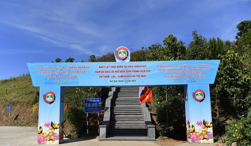 ຫຼັກໝາຍຊາຍແດນສາມປະເທດແຫ່ງຄວາມໄວ້ເນື້ອເຊື່ອໃຈ, ຄວາມສາມັກຄີມິດຕະພາບ ຫວຽດນາມ - ລາວ - ກຳປູເຈຍ ຫຼັກໝາຍຊາຍແດນສາມປະເທດແຫ່ງຄວາມໄວ້ເນື້ອເຊື່ອໃຈ, ຄວາມສາມັກຄີມິດຕະພາບ ຫວຽດນາມ - ລາວ - ກຳປູເຈຍ