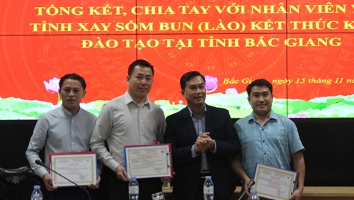 ປີ 2023, ແຂວງບັ໊ກຢາງ ໜູນຊ່ວຍແຂວງໄຊສົມບູນ ດ້ວຍມູນຄ່າກວ່າ 1,36 ຕື້ດົ່ງ ປີ 2023, ແຂວງບັ໊ກຢາງ ໜູນຊ່ວຍແຂວງໄຊສົມບູນ ດ້ວຍມູນຄ່າກວ່າ 1,36 ຕື້ດົ່ງ