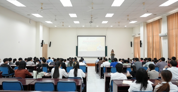 ​ເພີ່ມລະດັບຄວາມຮູ້​ພາສາ​ຫວຽດນາມ ໃຫ້ແກ່ນັກສຶກສາລາວ ຈາກບັນດາການເດີນທາງຕົວຈິງ