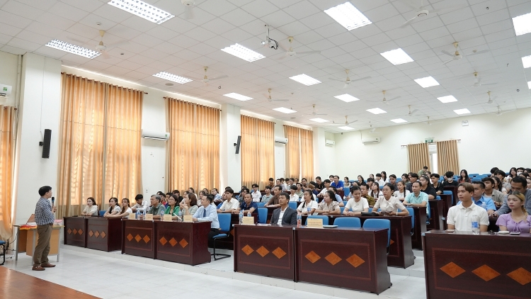 ​ເພີ່ມລະດັບຄວາມຮູ້​ພາສາ​ຫວຽດນາມ ໃຫ້ແກ່ນັກສຶກສາລາວ ຈາກບັນດາການເດີນທາງຕົວຈິງ