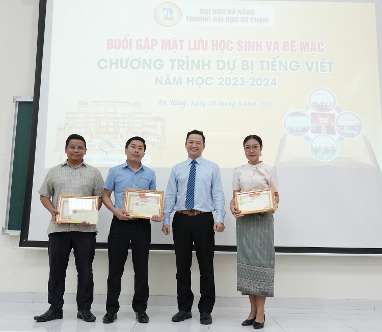 ​ເພີ່ມລະດັບຄວາມຮູ້​ພາສາ​ຫວຽດນາມ ໃຫ້ແກ່ນັກສຶກສາລາວ ຈາກບັນດາການເດີນທາງຕົວຈິງ